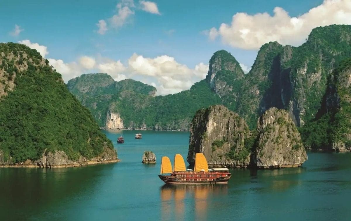 Tour Hà Nội – Vịnh Hạ Long – Hạ Long Park – Bãi Cháy 3 Ngày 2 Đêm