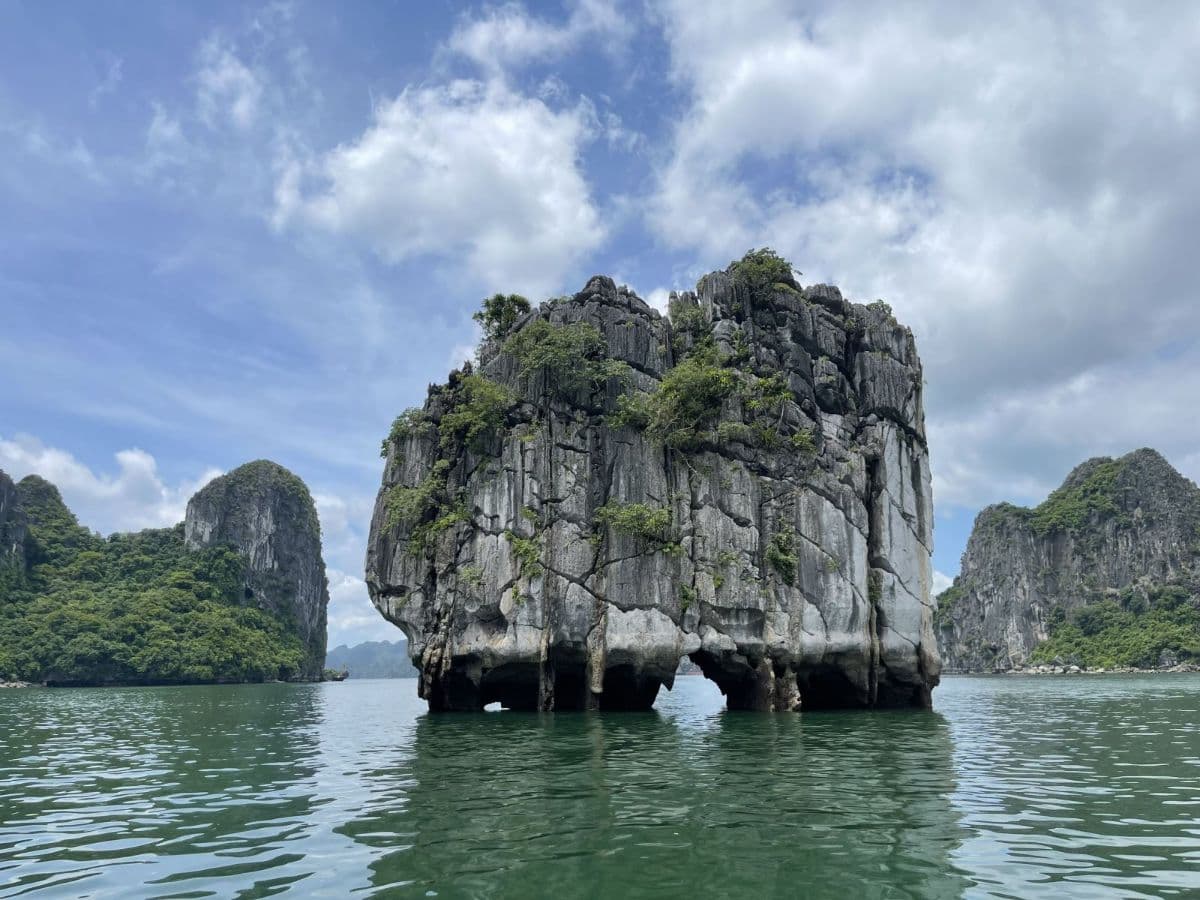 VỊNH HẠ LONG - HẠ LONG PARK - BÃI CHÁY (2N1Đ)
