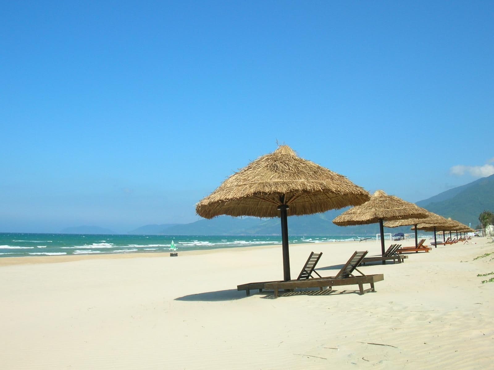 Khám phá Bãi Biển Bãi Cháy – Quảng Ninh